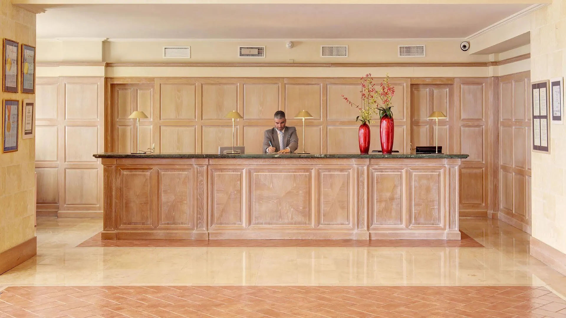 Aparthotel Grupotel Macarella Suites & Spa Son Xoriguer