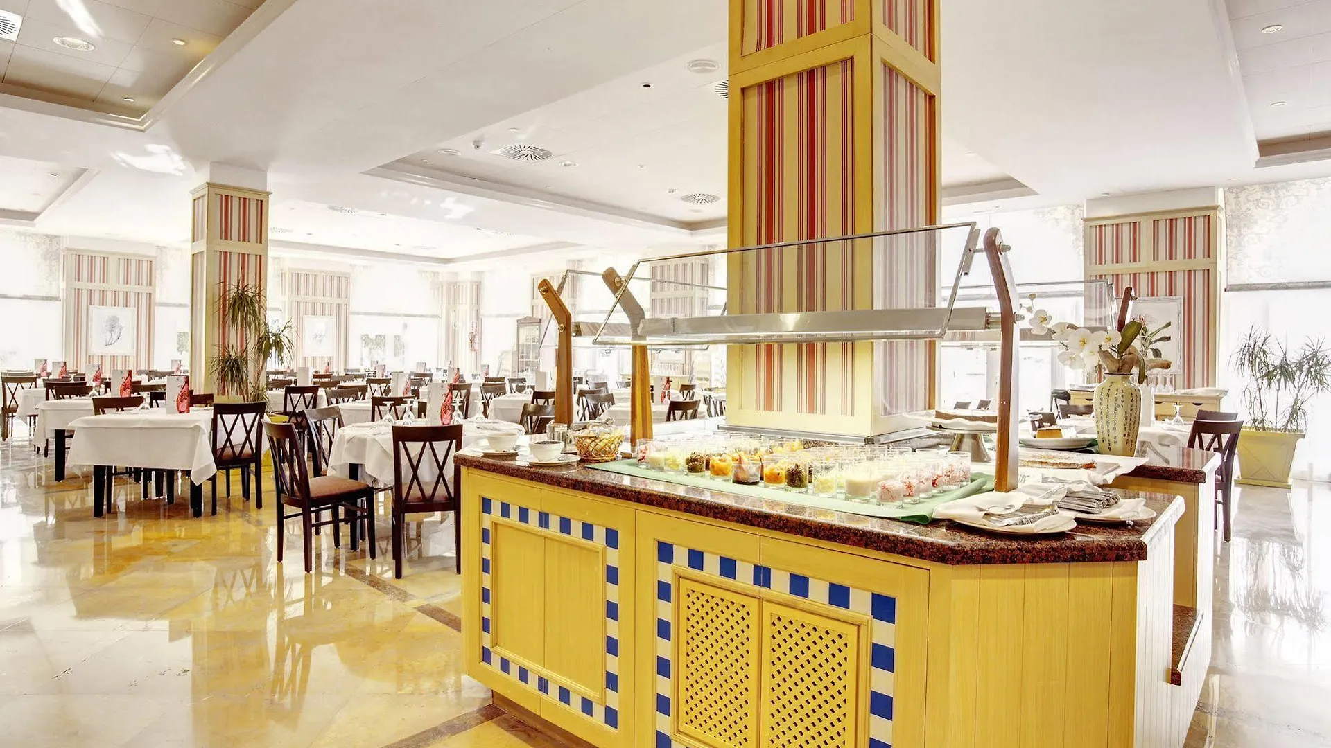 Grupotel Macarella Suites & Spa Son Xoriguer 4*,